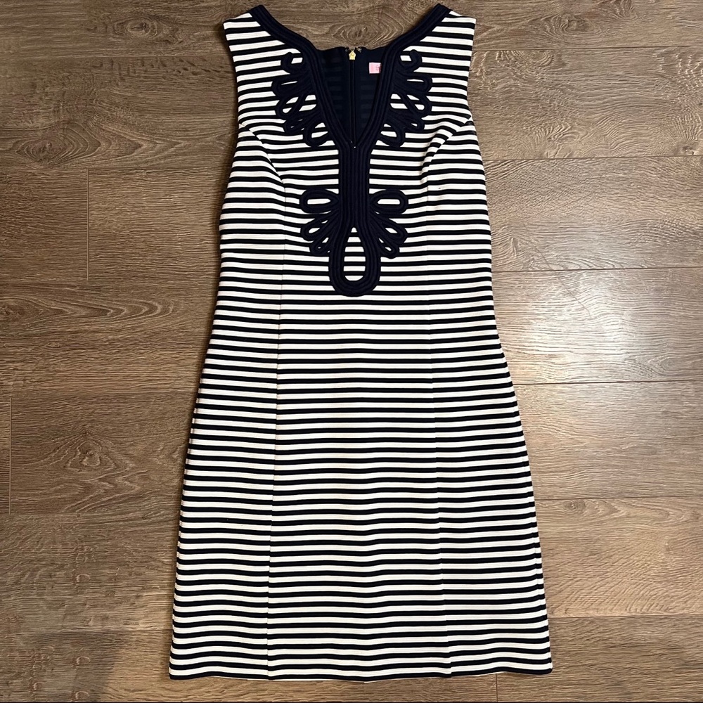 Lilly Pulitzer Janice Navy and White Shift Dress Size Medium